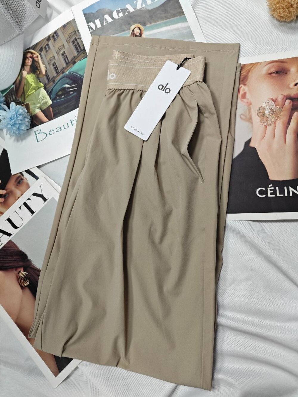 💖ALO Yoga Suit Up Trouser Gravel Color NWT（Regular）Quiet luxury pants - Picture 3 of 8